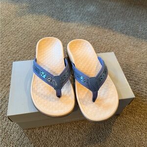 Vionic Orthopedic Patent Leather Sandals